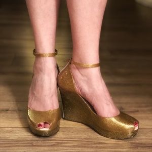 BNWOT Bamboo gold glitter wedges